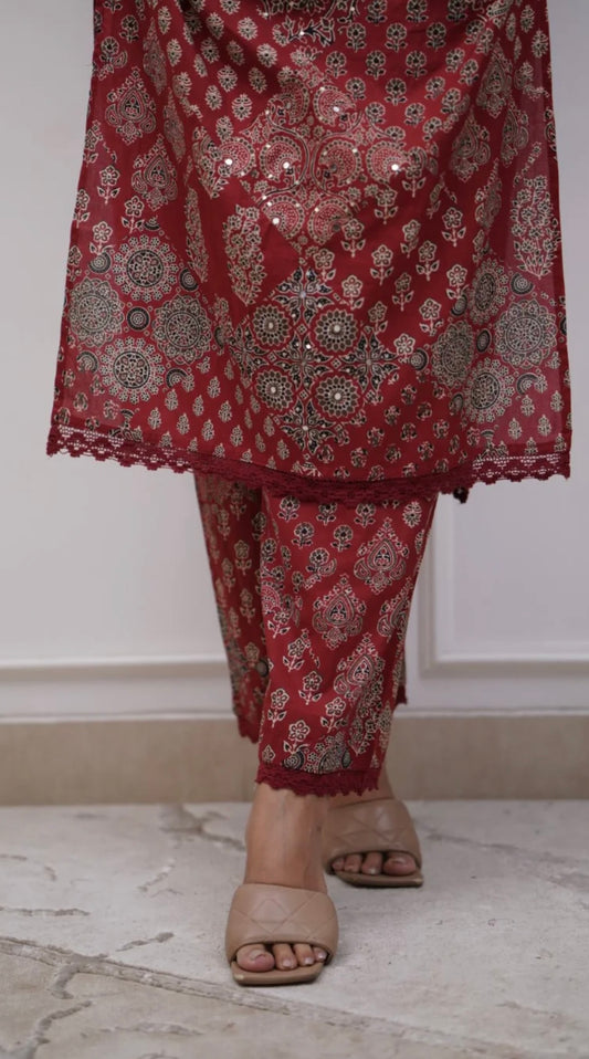 Pavazham - Maroon - Kaarmugizh