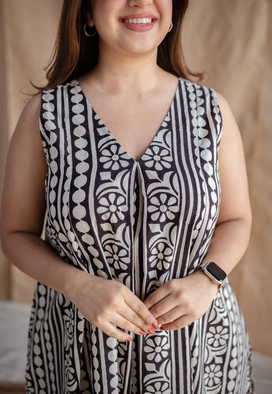 Vastrika - Kaarmugizh