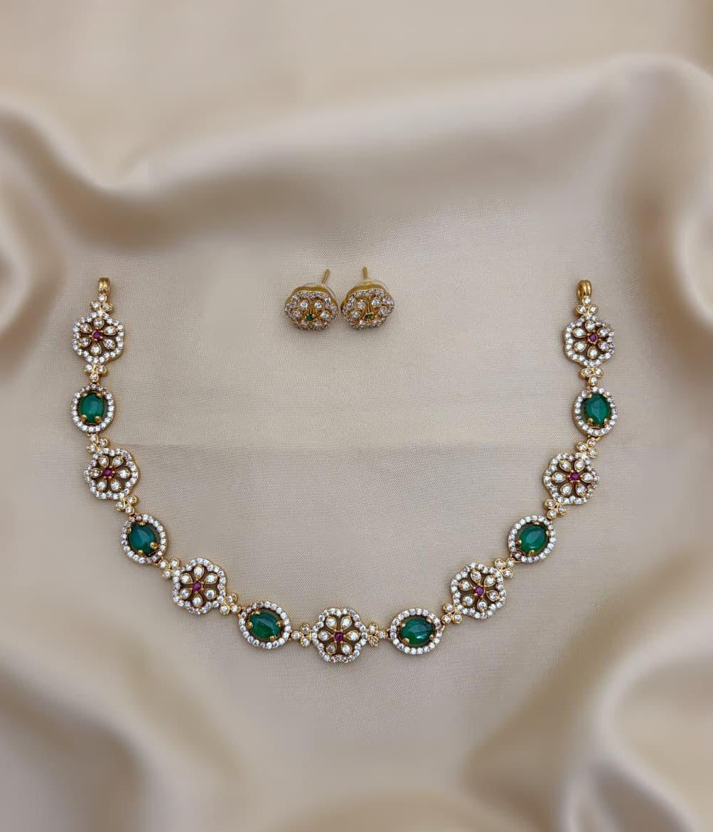 Diamond look choker - Kaarmugizh