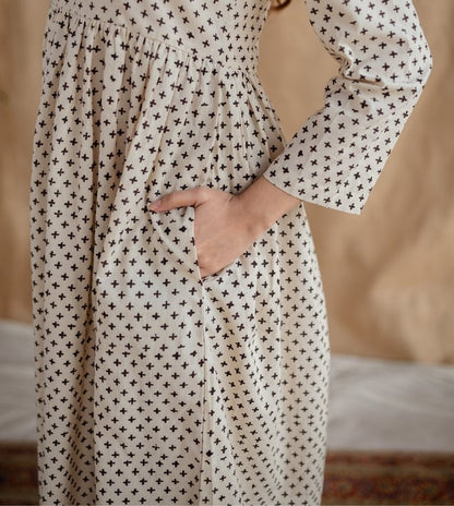 Vastrika - Kaarmugizh