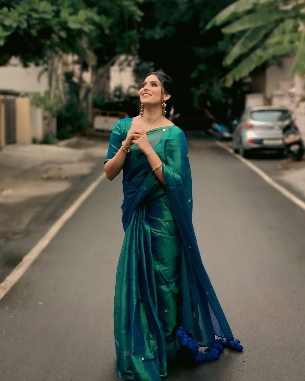 Minimalist - S01 - Kaarmugizh