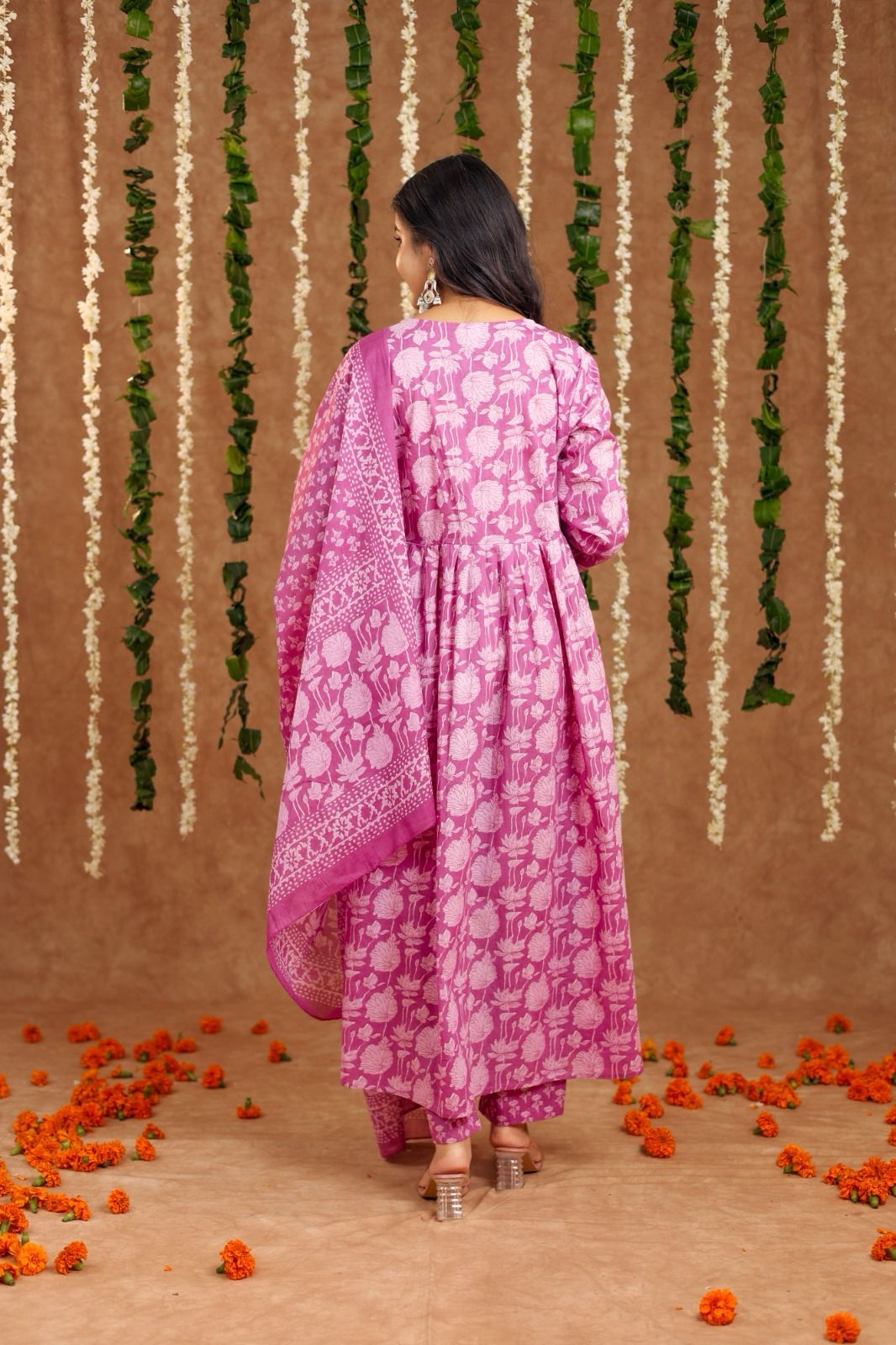 Vastrika - Kaarmugizh