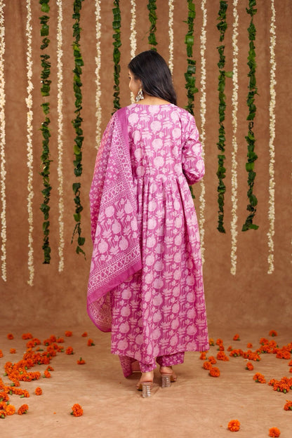 Vastrika - Kaarmugizh