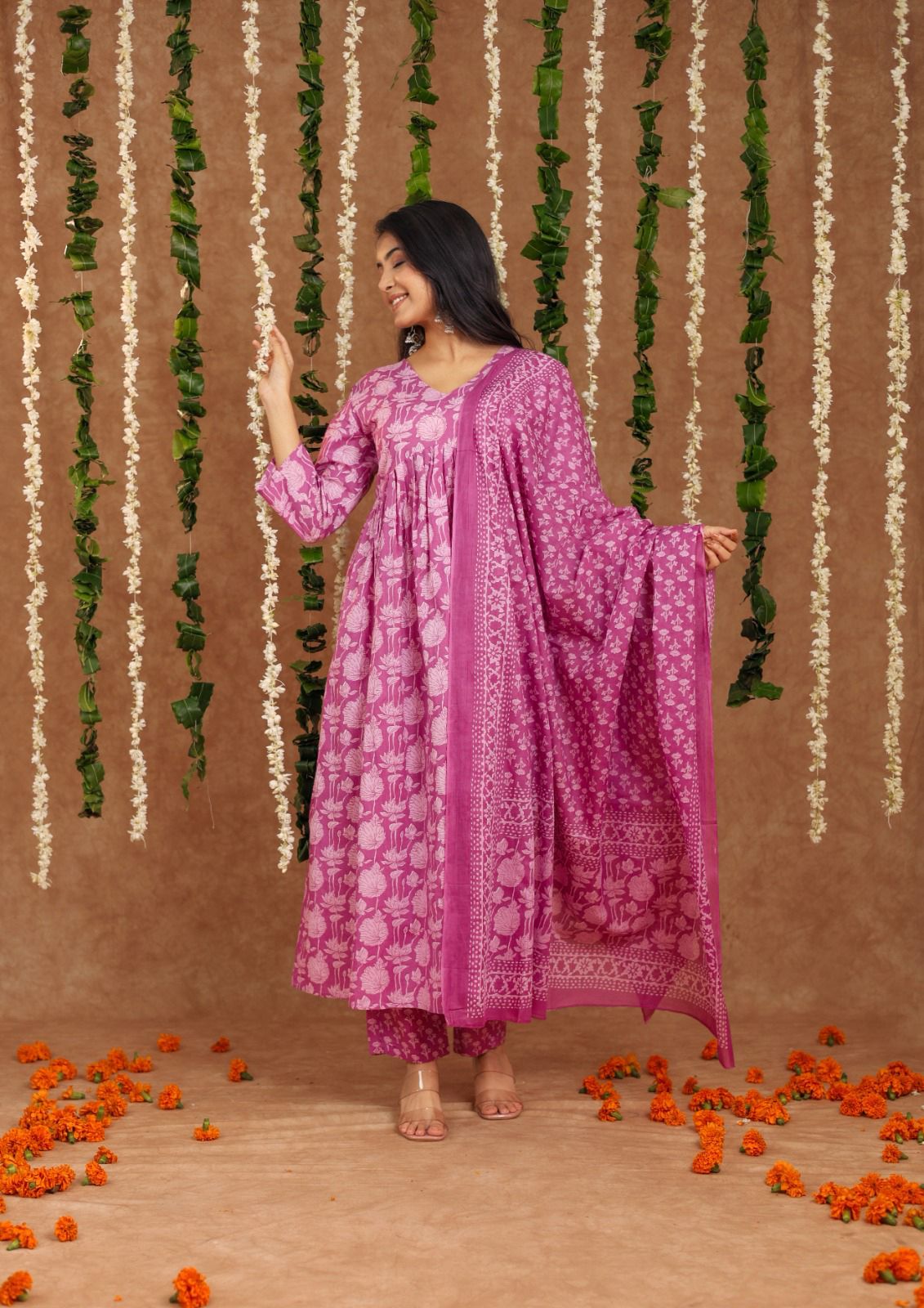 Vastrika - Kaarmugizh