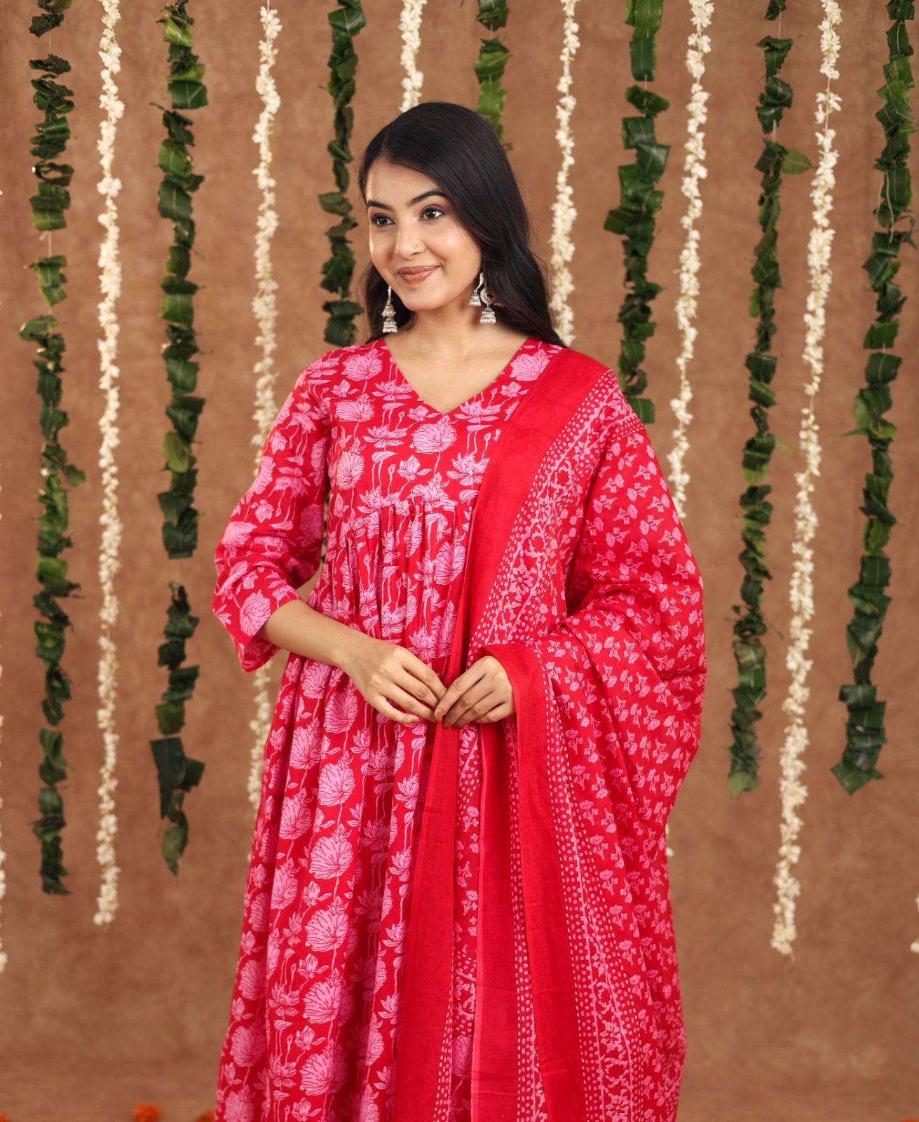 Vastrika - Kaarmugizh